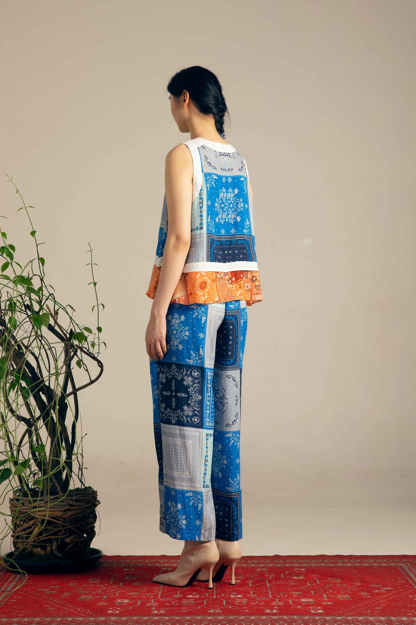 バンダナ柄パッチワーク風ノースリーブトップス