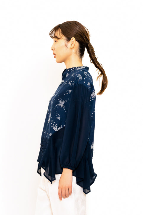 ネイビープリントブラウス