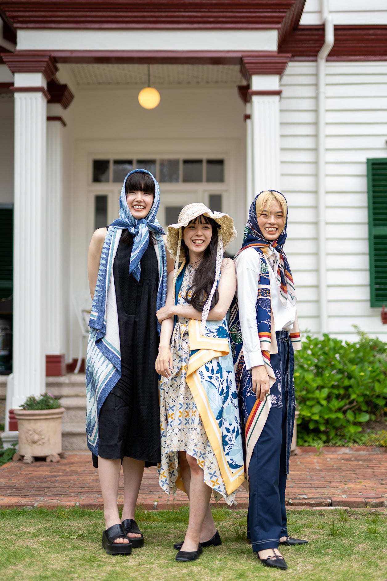 #03 スカーフ フラワーダークネイビー