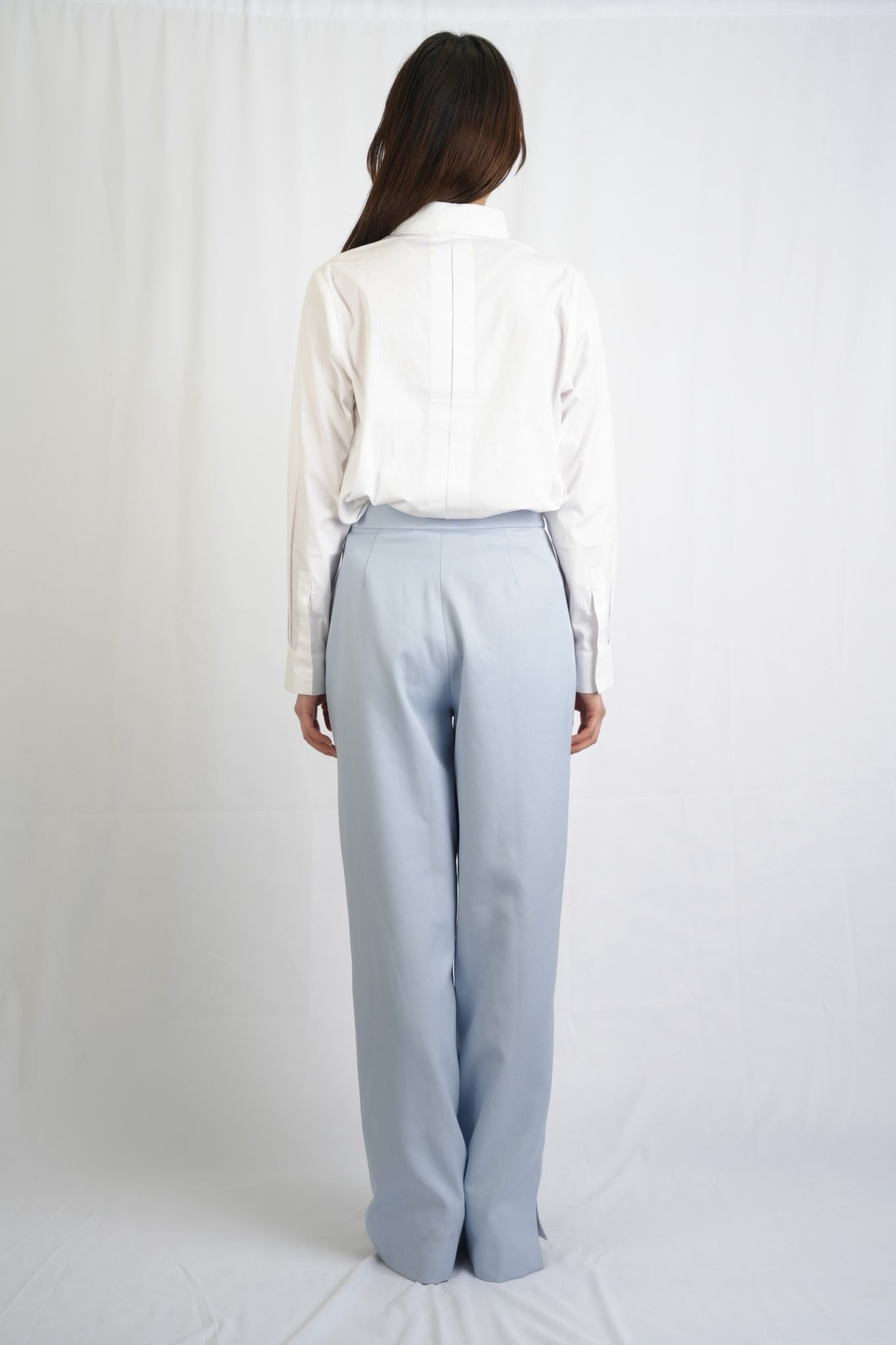 モダンデザインワイドカラーホワイトシャツ