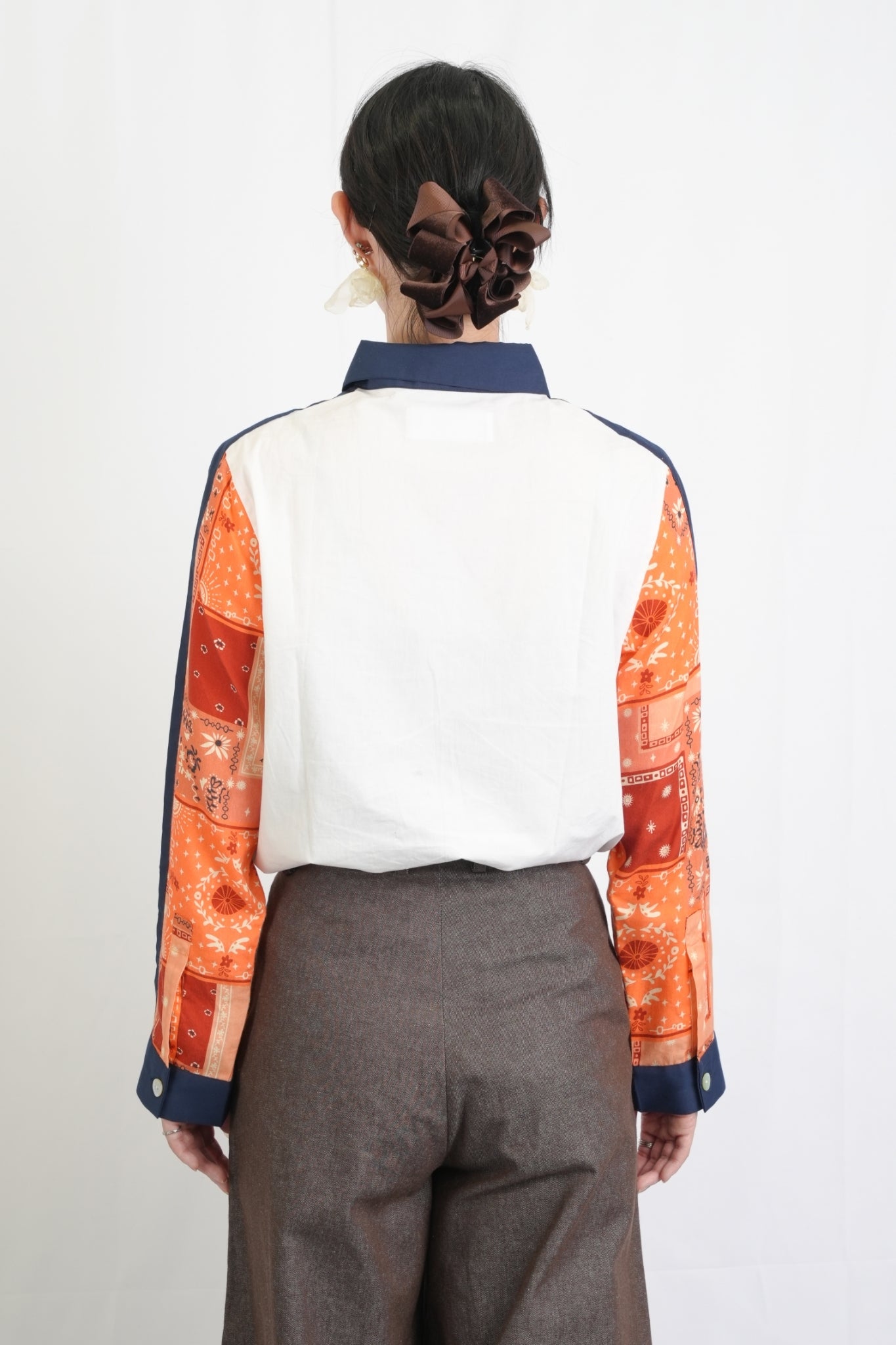 バティック柄パッチワーク風シャツ