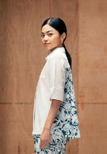 バックデザイン切り替えシャツ