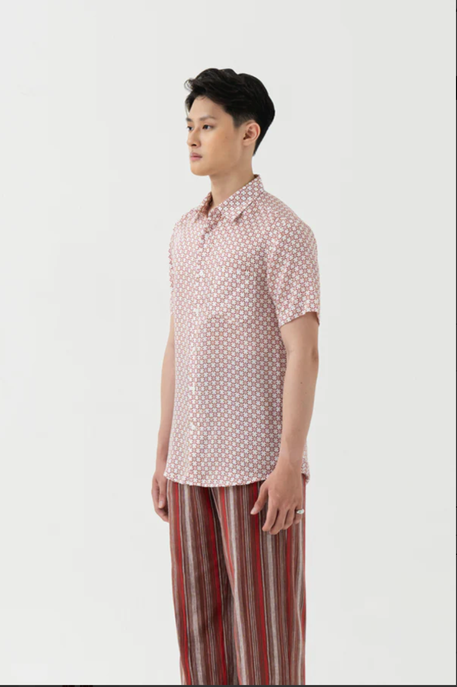 レッドジオメトリック半袖シャツ