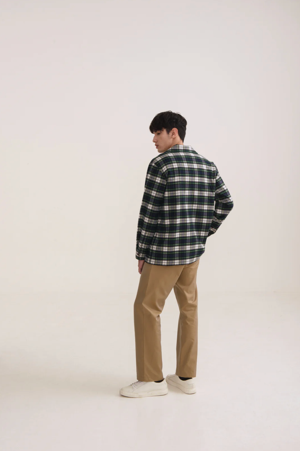 チェックパターンシャツ