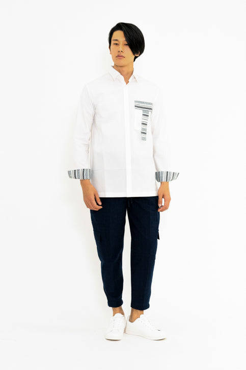 ストライプアクセントホワイトシャツ