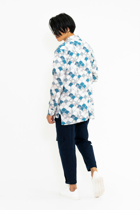 ブルーグラデーションパターン長袖シャツ