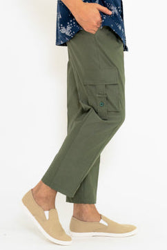 カーゴクロップドパンツ