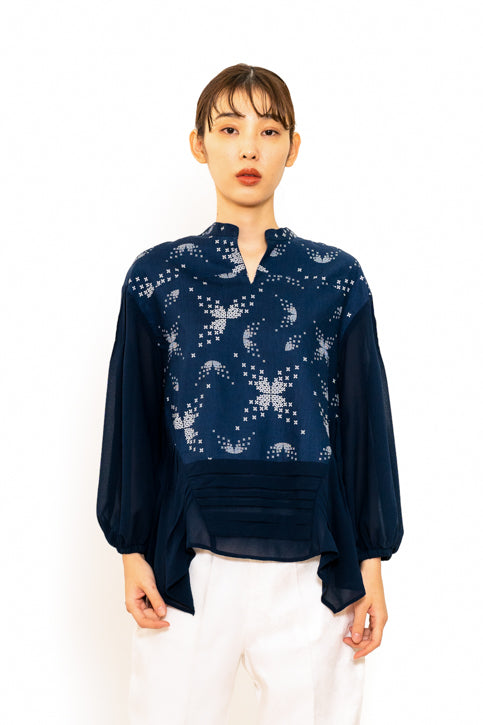 ネイビープリントブラウス