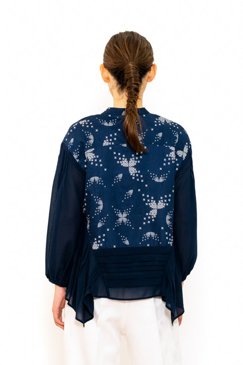 ネイビープリントブラウス